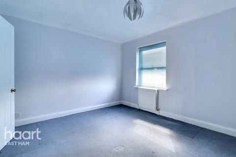 8 Robin Crescent, London, E6 5XA