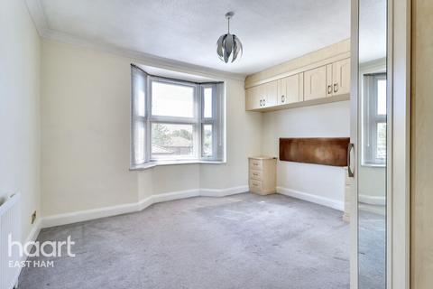 8 Robin Crescent, London, E6 5XA