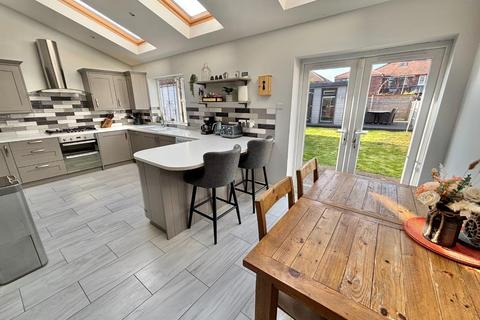 3 bedroom semi-detached house for sale, Sandhurst Avenue, West Didsbury