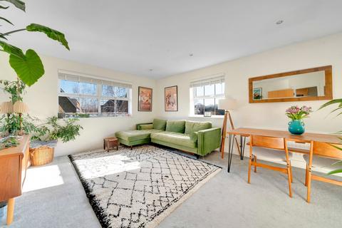 30 Hayes Grove, London, SE22 8DF