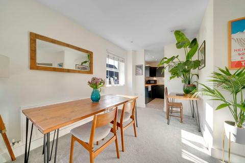 30 Hayes Grove, London, SE22 8DF