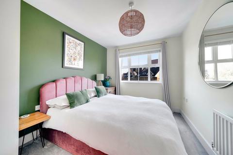 30 Hayes Grove, London, SE22 8DF