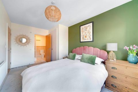 30 Hayes Grove, London, SE22 8DF