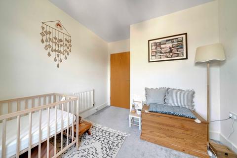 30 Hayes Grove, London, SE22 8DF