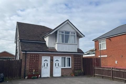 2 bedroom ground floor flat to rent, Hampton Lane, Blackfield, Southampton, Hampshire, SO45 1WE