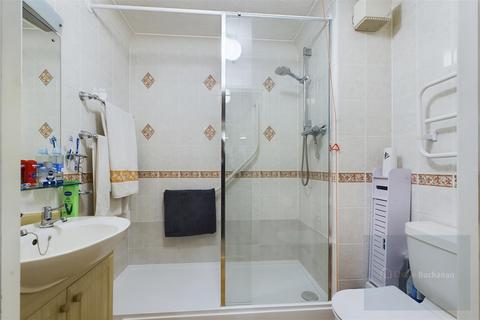 2 bedroom apartment for sale, Regal Court, Trowbridge BA14