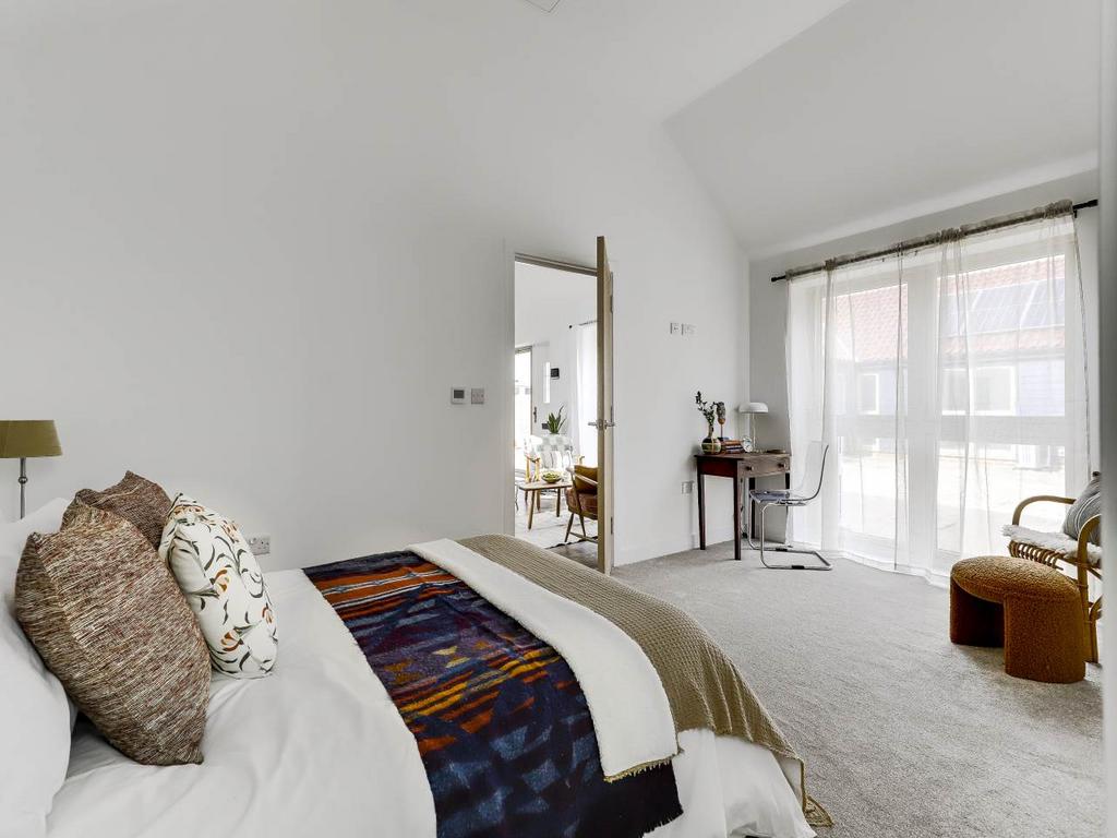 Bedroom 1 (2)