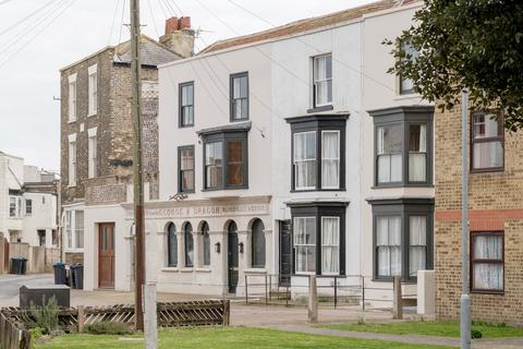 3 bedroom end of terrace house for sale, Charlotte Square, Margate CT9