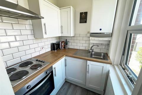 Flat 2, 1 Connaught Road, Littlehampton, BN17 6ES
