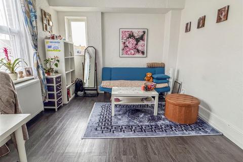 Flat 2, 1 Connaught Road, Littlehampton, BN17 6ES