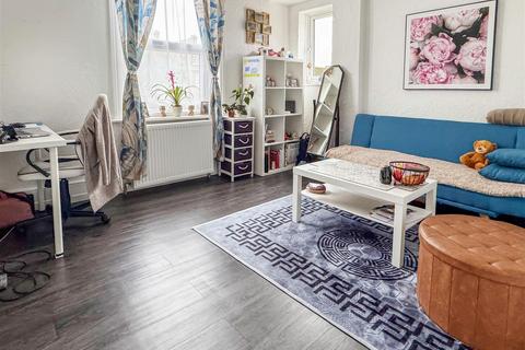Flat 2, 1 Connaught Road, Littlehampton, BN17 6ES