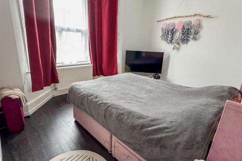 Flat 2, 1 Connaught Road, Littlehampton, BN17 6ES
