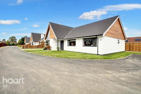 4 bedroom detached bungalow for sale, Old Orchard Lane, Stretham