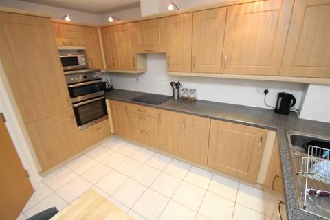 2 bedroom apartment to rent, Wellington Road, Timperley, Altrincham