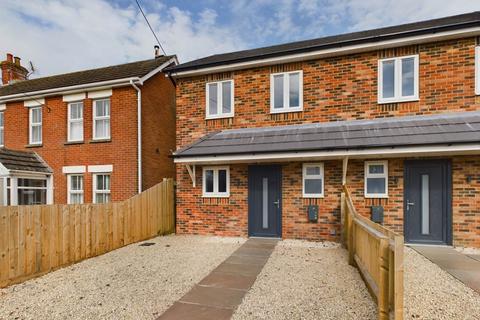 3 bedroom semi-detached house to rent, Glenville Road, Walkford, Highcliffe
