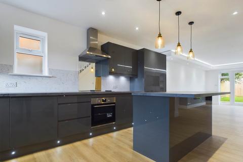 3 bedroom semi-detached house to rent, Glenville Road, Walkford, Highcliffe