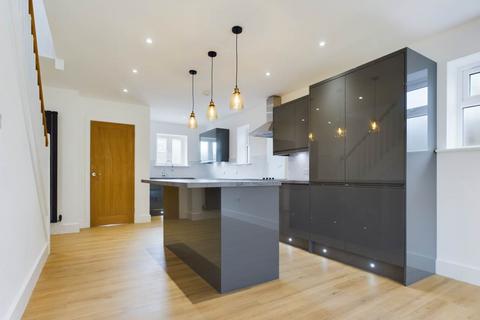 3 bedroom semi-detached house to rent, Glenville Road, Walkford, Highcliffe