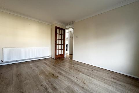 2 bedroom end of terrace house to rent, Lorton Close, Gravesend