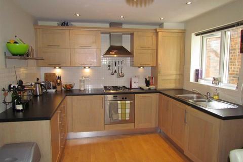 2 bedroom ground floor flat to rent, Provender Close, Broadheath, Altrincham