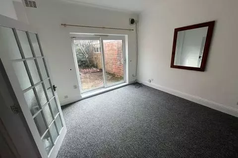 1 bedroom flat to rent - View 5