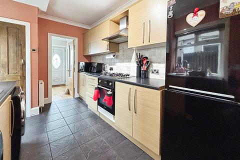 21 Grasmere Road, Bradford, BD2 4HU