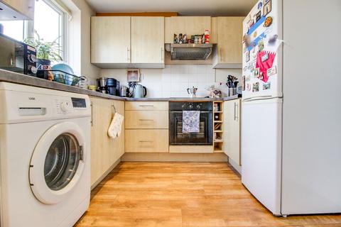 2 bedroom terraced house to rent, Tallis Walk, Swindon SN5