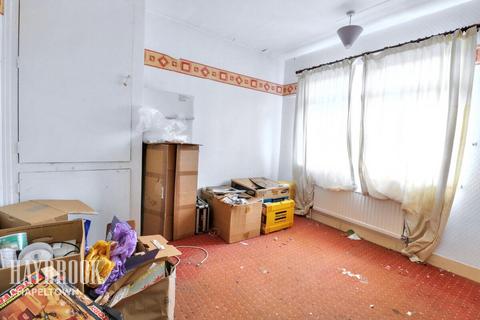 33 Deerlands Mount, Sheffield, S5 9QB