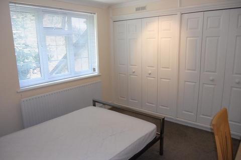 1 bedroom flat to rent, 40 Underwood Road, Caterham CR3