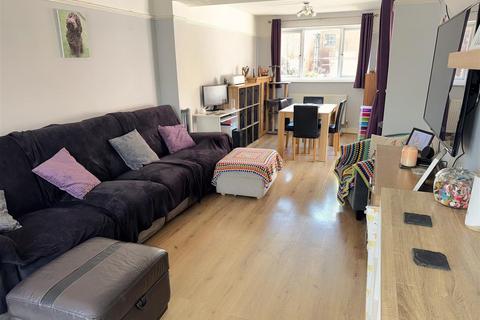 1b Buxton Drive, Bexhill-on-sea, TN39 4BD
