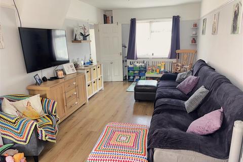 1b Buxton Drive, Bexhill-on-sea, TN39 4BD