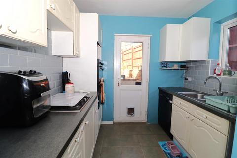 1b Buxton Drive, Bexhill-on-sea, TN39 4BD