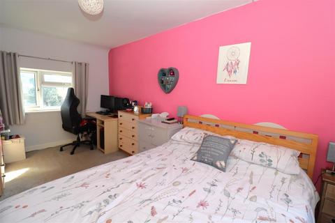 1b Buxton Drive, Bexhill-on-sea, TN39 4BD