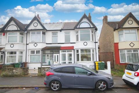 3 bedroom end of terrace house for sale, Hampton Road, Chingford E4