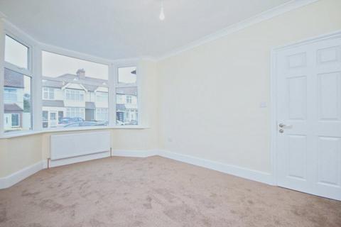 3 bedroom end of terrace house for sale, Hampton Road, Chingford E4