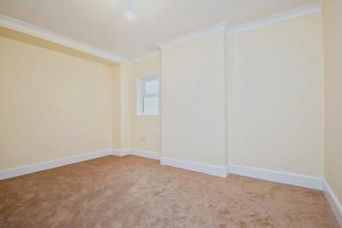 3 bedroom end of terrace house for sale, Hampton Road, Chingford E4