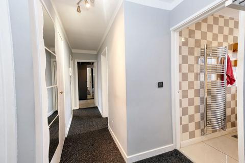 2 bedroom flat for sale, Canterbury Gardens, Squires Court, M5