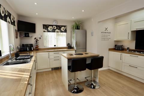 1 Golding Close, Wells, BA5 2FL
