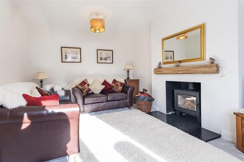 3 bedroom detached house for sale, New Farm Drive, Abridge, Romford