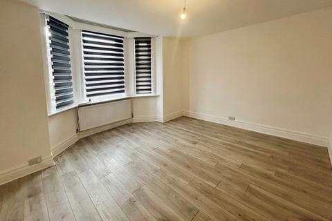 2 bedroom flat to rent, Burrage Road London SE18