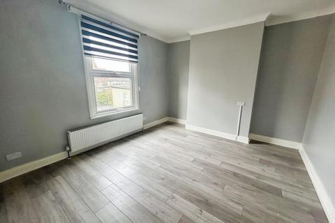 2 bedroom flat to rent, Burrage Road London SE18