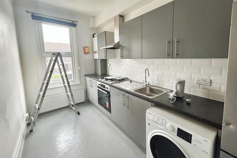 2 bedroom flat to rent, Burrage Road London SE18