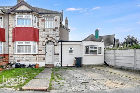 4 bedroom semi-detached house for sale, Lessington Avenue, Romford, RM7 9EB