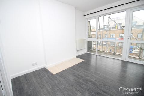 Studio to rent, Marlowes, Hemel Hempstead HP1