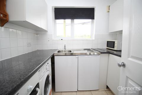 Studio to rent, Marlowes, Hemel Hempstead HP1