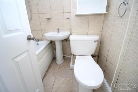 Studio to rent, Marlowes, Hemel Hempstead HP1