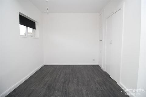 Studio to rent, Marlowes, Hemel Hempstead HP1