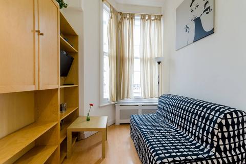 Studio to rent, Fairholme Road, West Kensington, London, W14