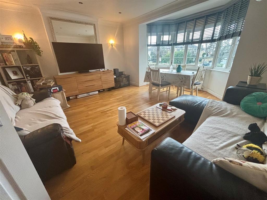 Lounge 1.jpg