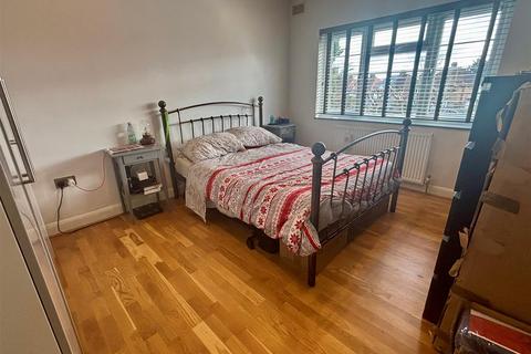 2 bedroom flat to rent, Ballards Lane, Finchley