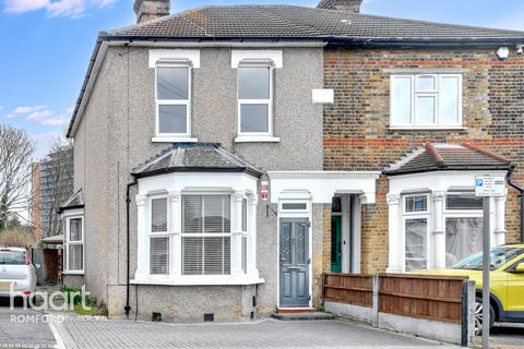 3 bedroom semi-detached house for sale, Olive Street, Romford